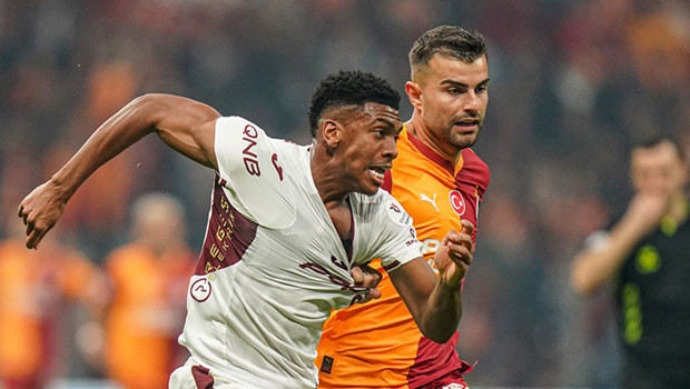 Abdülkerim Bardakcı, kelepçesi Onuachu'yu maç boyunca kilitledi!