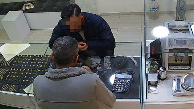 Kuyumcuları dolandıran anne ve 2 çocuğu gözaltına alındı