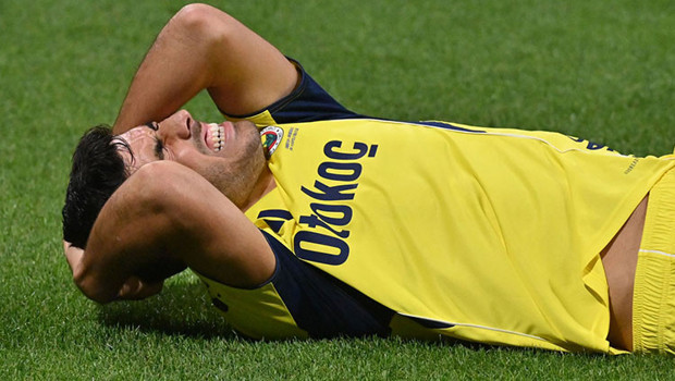 Derbide Marco Asensio'nun kafasına yabancı madde isabet etti!