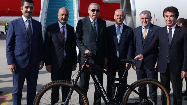 Emin Müftüoğlu'ndan Cumhurbaşkanı Erdoğan'a özel bisiklet!