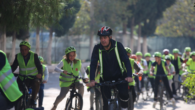 Bu okulun ulaşımı bisikletle