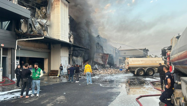 Adana'da hırdavat dükkanındaki yangın kontrol altına alındı