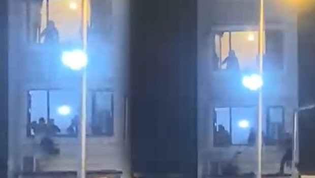 Fatih'te dehşet anları: Komşusunu darbedip pencereden attı