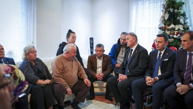 Özel'den şehit Hava Pilot Yarbay Korkmaz'ın ailesine taziye ziyareti