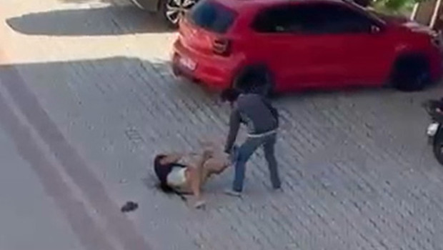 Annesi ile gönül ilişkisi olduğunu öne sürüp yaşlı adamı öldürdü