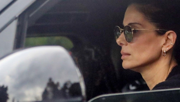 Doyasıya sevemediği büyük aşkını toprağa vermişti... İki yıl geçti, acısı dinmedi... Sokağa bile çıkmak istemiyor