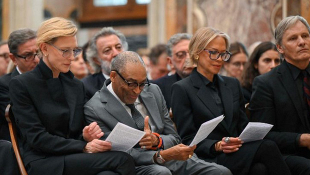 Papa Vatikan'da Hollywood yıldızlarıyla buluştu