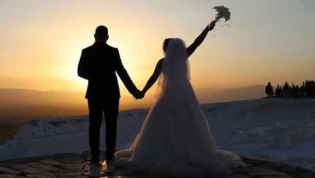 Evli çift öğrenince soluğu savcılıkta aldı! Yargıtay'dan düğün fotoğrafçısına kötü haber | 'Yaptığımın suç olduğunu bilmiyordum'