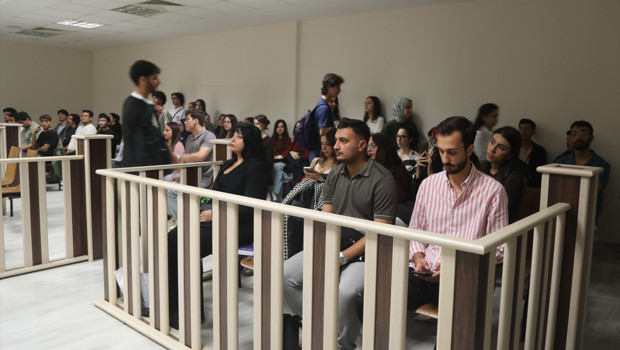 Hukuk öğrencilerinden gerçeğini aratmayan duruşma