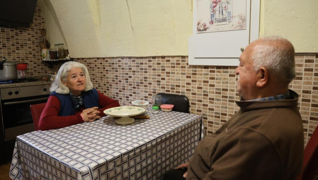 55 yıldır hayatı tersten yaşıyor: Okuma yazma sağdan sola, konuşma sondan başa