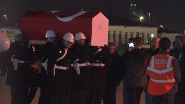 Hırvatistan'da düşen yangın uçağında şehit olan Pilot Bahar'ın naaşı Türkiye'ye getirildi