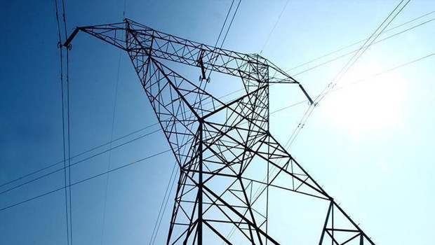 Avrupa'nın kalbi karanlığa gömüldü: Paris'te çalışmalar sürüyor