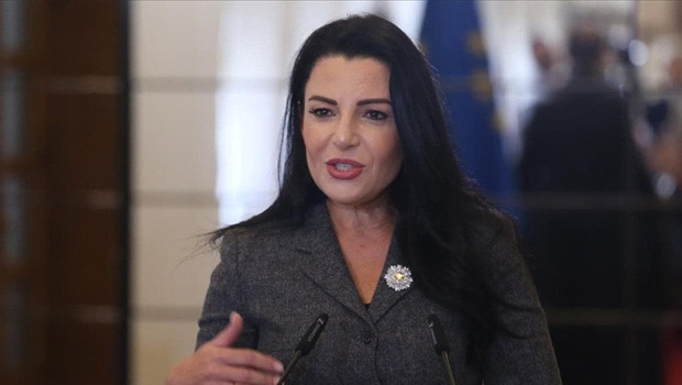 Arnavutluk'ta siyasi deprem: Başbakan Yardımcısına şok ceza