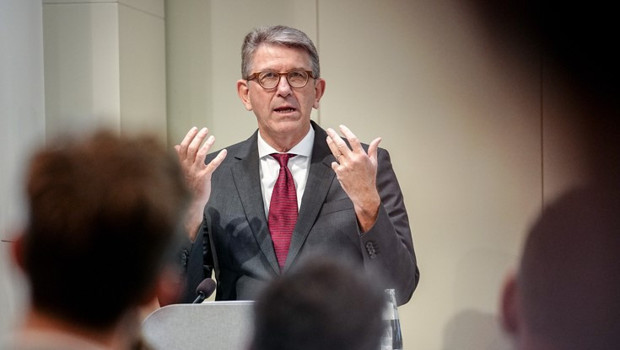 Almanya Kültür Bakanı Weimer'in 'çıkar çatışması' krizi derinleşiyor