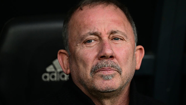 Beşiktaş öne geçip 12 puan kaybetti!