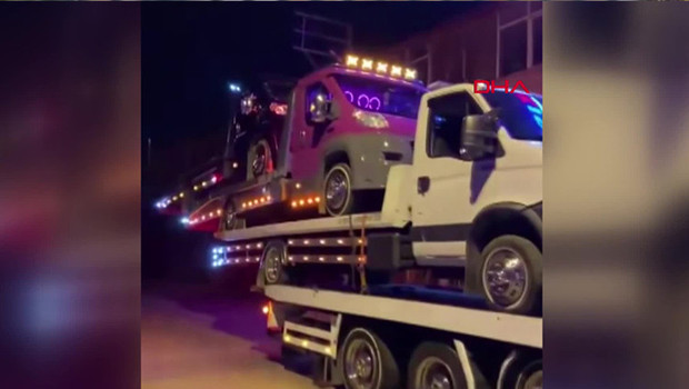 Oto kurtarıcıdan 'pes' dedirten şov! Görüntüler sonrası polis ceza kesti