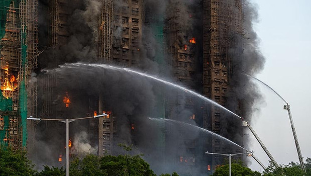 Hong Kong'da dehşet anları: Ölüler ve mahsur kalanlar var