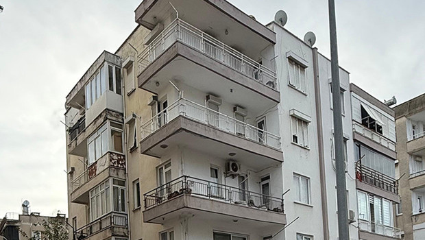 Arkadaşını tuvalette ölü buldu