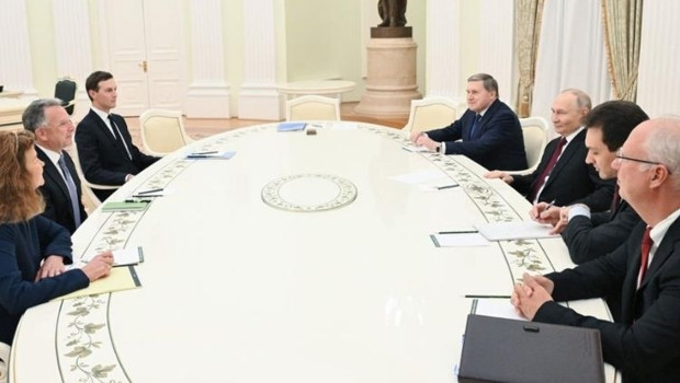 Kremlin Sarayı'nda kritik görüşme… Putin, ABD'li yetkililer ile bir araya geldi