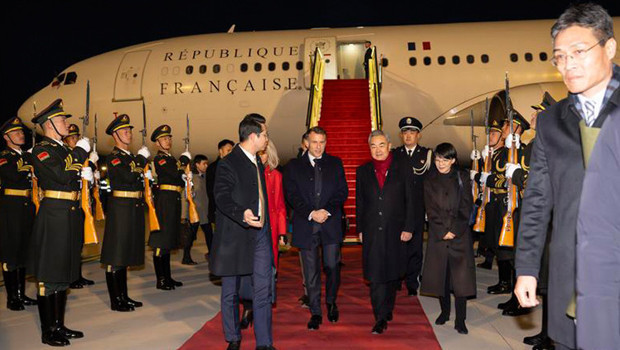 Fransa lideri Macron'un Çin ziyareti başladı