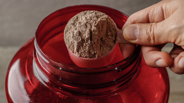 Protein tozları bir aldatmaca mı yoksa ihtiyaç mı? Kimler kullanmalı, kimler uzak durmalı?