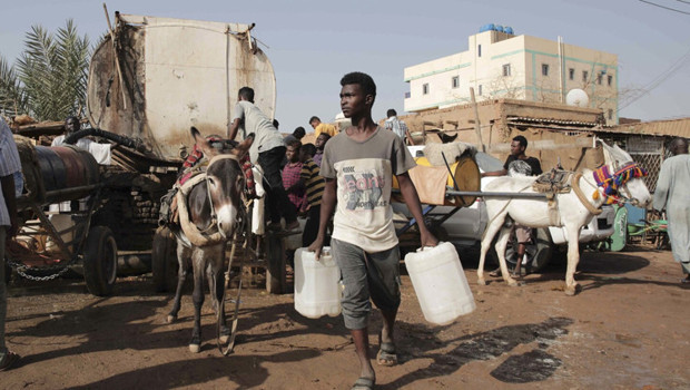 Sudan'da gıda kamyonuna saldırı: 'Acı çekenlere yardımı kesmek, bir savaş taktiği'