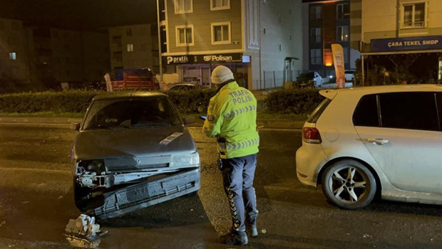 Kaza sonrası 'Ağabeyimi arayacağım' diyerek arabasını bırakıp kaçtı