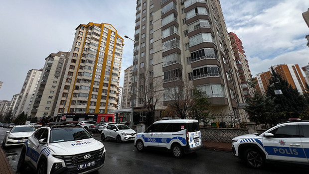 Eşini öldürmek için girdiği binada başka bir kadını öldürdü