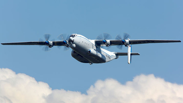 Son dakika... Rus An-22 askeri kargo uçağı düştü