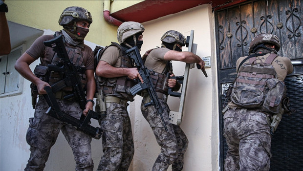 52 ilde tefecilere ve dolandırıcılara eş zamanlı operasyon