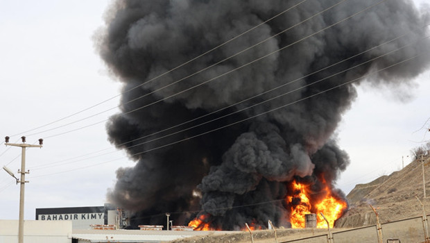 Son dakika... Kırıkkale'de fabrika yangını! Çok sayıda ekip sevk edildi
