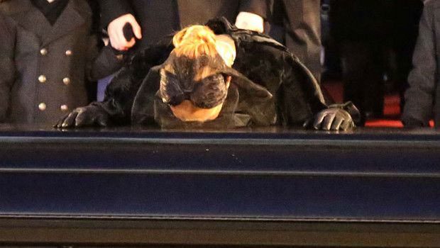 Biricik kocası gözlerinin önünde yudum yudum eriyip gitmişti: 10 yıl önce tabutunu öperek onu uğurlamıştı: Acılarla dolu kalbini yine aşka açıyor