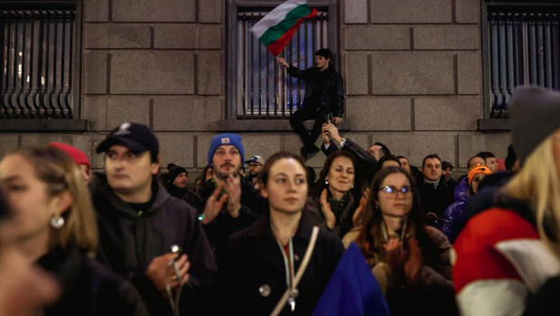 Komşuda halk sokağa indi: 25'ten fazla şehirde protesto