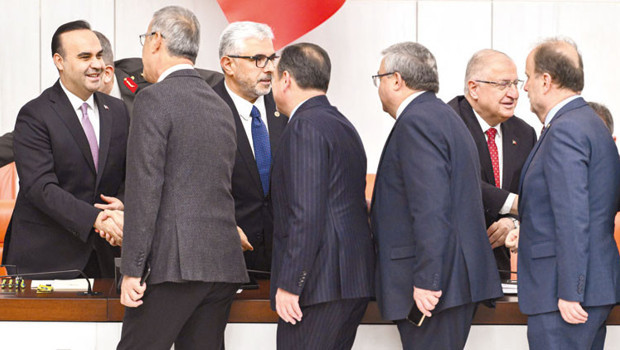 Bakan Kacır: Uzay limanı inşaa ediyoruz