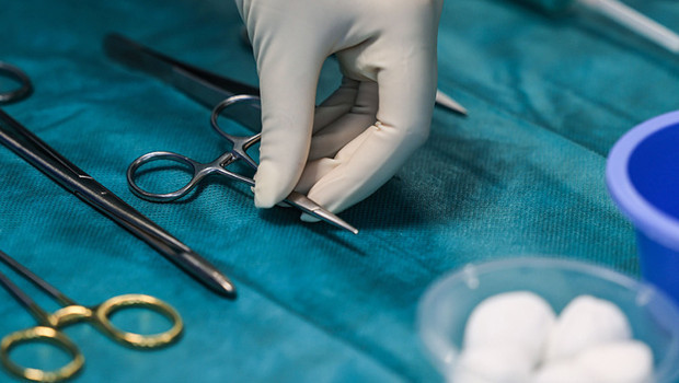 Kızını ameliyata alan doktora beraat