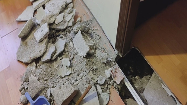 Fatih’te 4 katlı binanın zemininde çökme meydana geldi