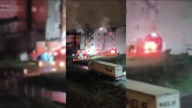 Arnavutköy'de iş yeri alevlere teslim oldu: 1'i ağır 3 yaralı