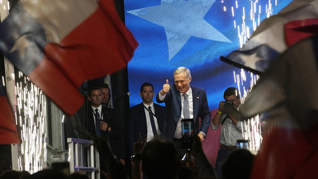 Şili seçimlerinde aşırı sağ farkla kazandı