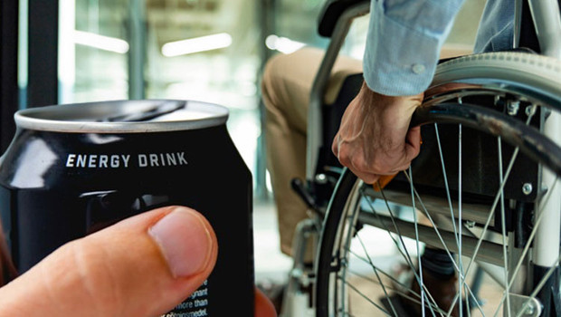 Çok sağlıklı ve formdaydı ama enerji içecekleri yüzünden felç geçirdi! Sekiz yıl sonra bile tamamen iyileşemedi