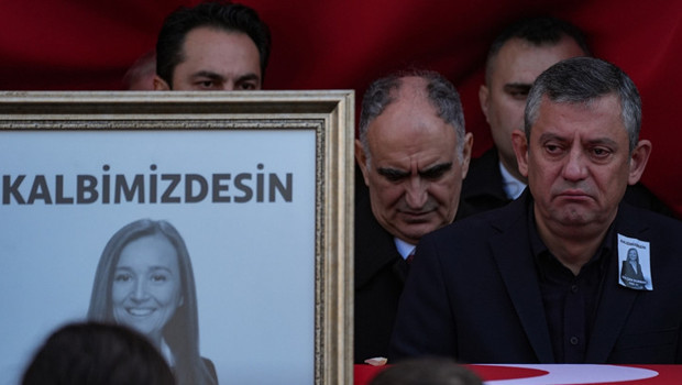 Şehzadeler Belediye Başkanı Gülşah Durbay'a gözyaşlarıyla veda! 'Çok acıklı bir hikaye yazdık'