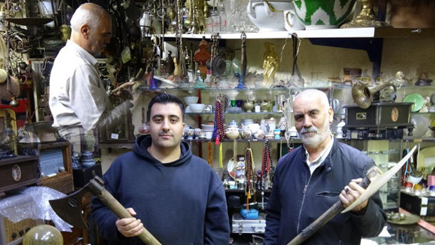 Babasıyla köy köy dolaşıp topladı: Cumhuriyet'in ilk yıllarına ait olanlarda var! 'Kıymetini bilmedik, hep verdik'