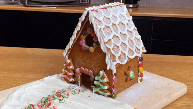 Zencefilli kurabiye ev (Gingerbread house) tarifi (Videolu)