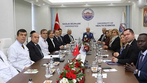 Özvar’dan baskı gören bilim insanlarına Türkiye daveti