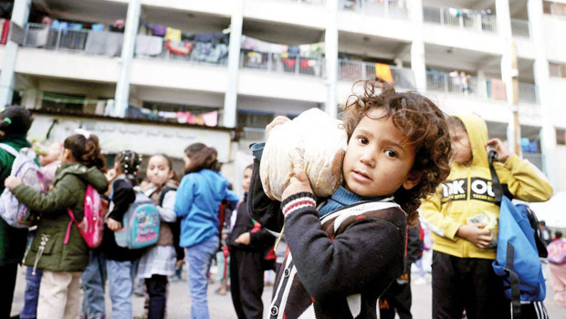 Gazze’de bebekler donarak ölüyor