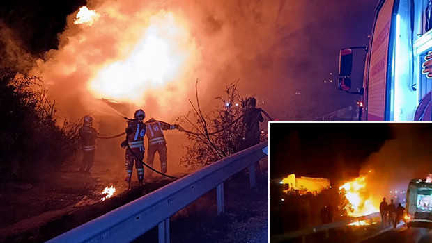 Hatay'da feci kaza: Bariyerlere çarpıp devrilen TIR alev aldı! 2 kişi hayatını kaybetti