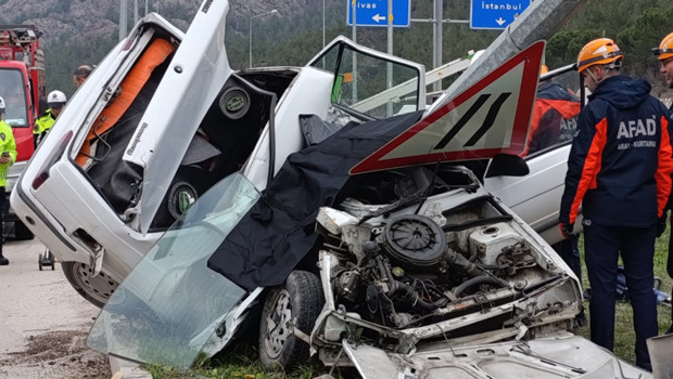 Genç avukat, feci kazada yaşamını yitirdi