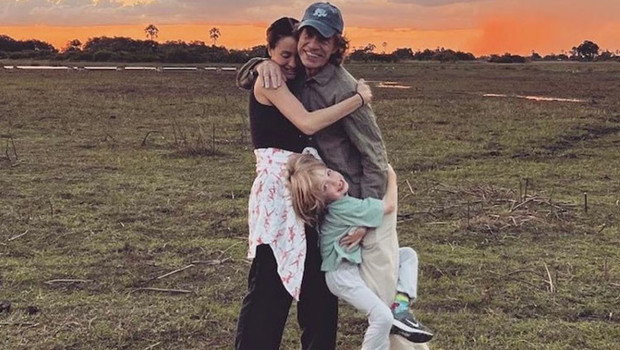 44 yaş genç sevgilisinden bir çocuk daha hayal ediyor... Herkesin torunu sandığı en küçük oğlunun mutlu gününü kutladı