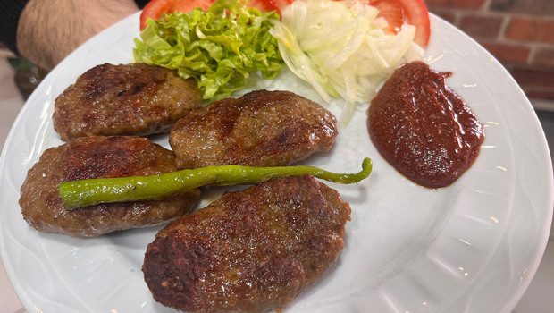 Hayrabolu'dan Avrupa sofralarına uzanan lezzet: 43 yıllık tescilli Çerkezmüsellim pabuç köftesi