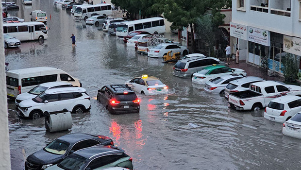 Birleşik Arap Emirlikleri'nde sağanak: Hayatı olumsuz etkiledi