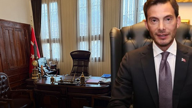 Başkanın makam odasından çıkan dinleme cihazındaki sim kart, cihazı bulan kişinin üstüne kayıtlı çıktı